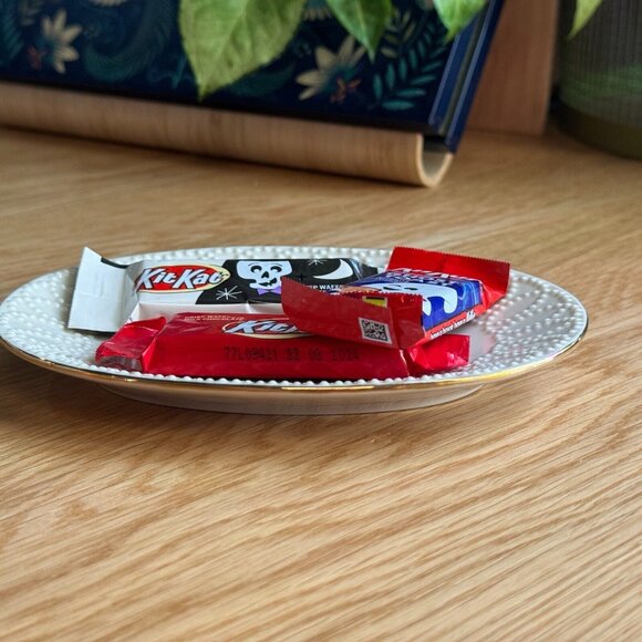 Lenox Trinket/Soap Dish Beaded Lace Trim, Ivory with Gold Tone Accent - Picture 6 of 9